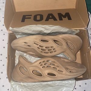 Yezzys foam runner size 11